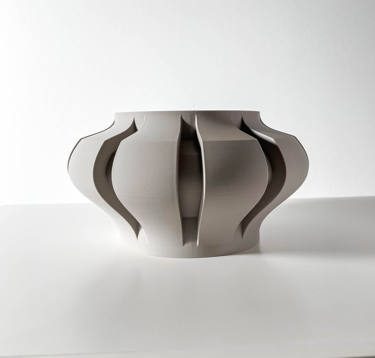 Ariko flowing texture indoor planter, product view 4