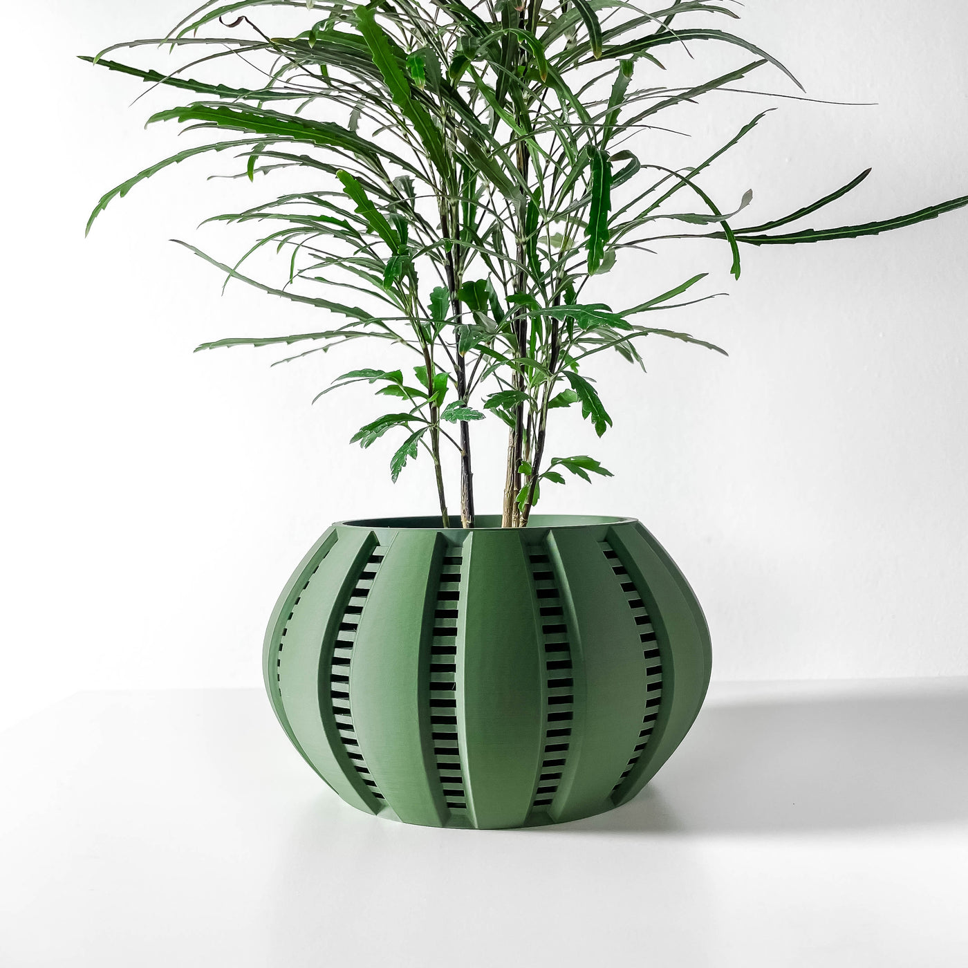 Balu spiral indoor planter, product view 1