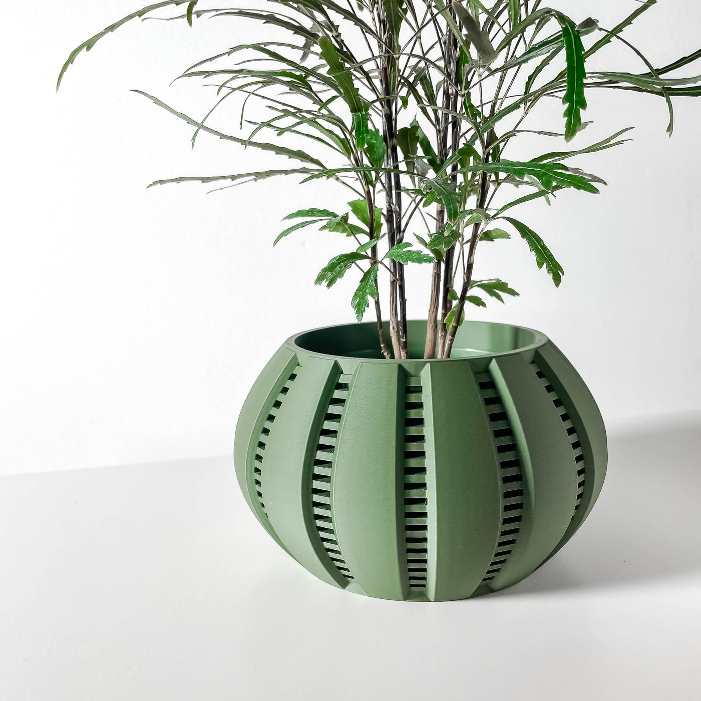 Balu spiral indoor planter, product view 2