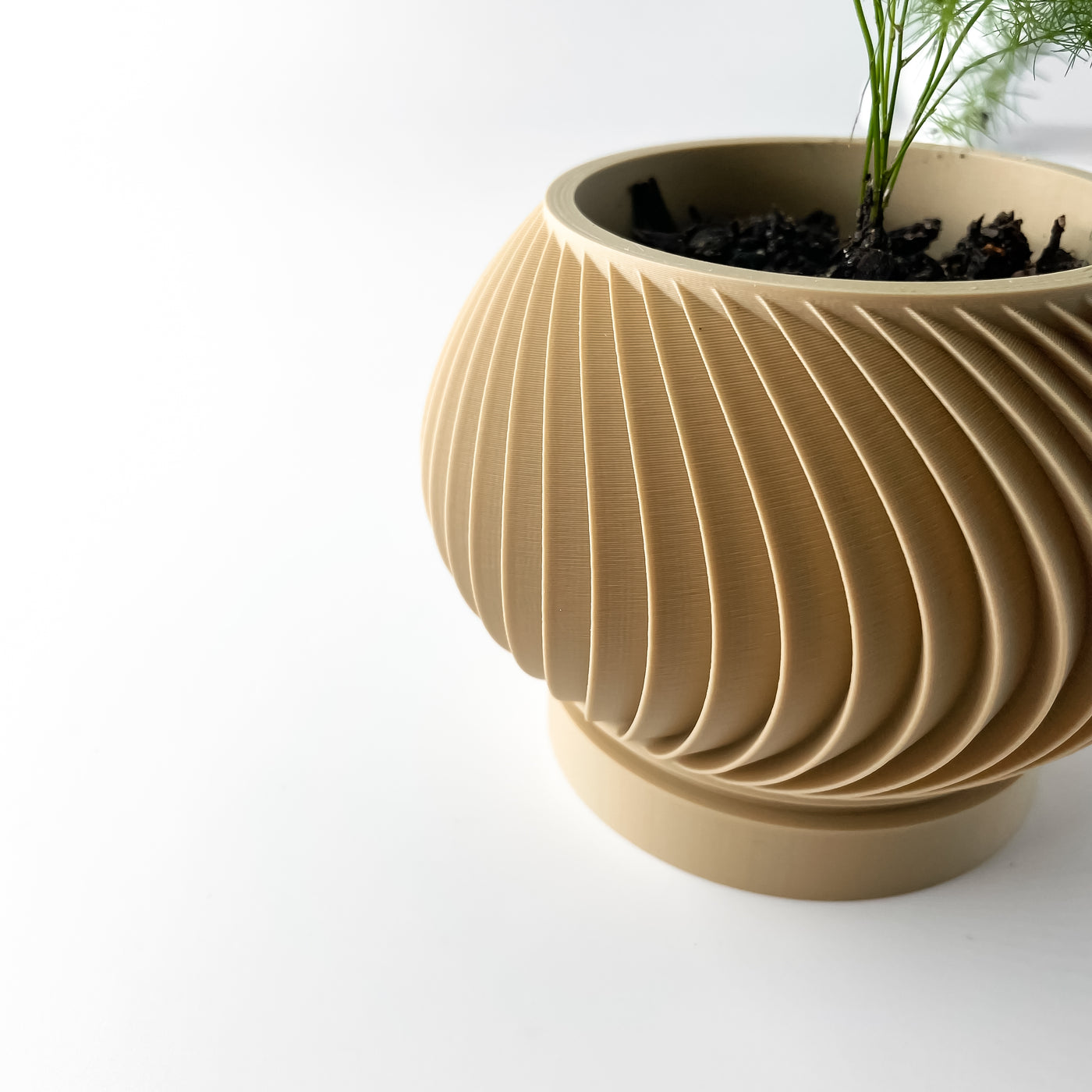 Caleth spiral indoor planter, product view 4