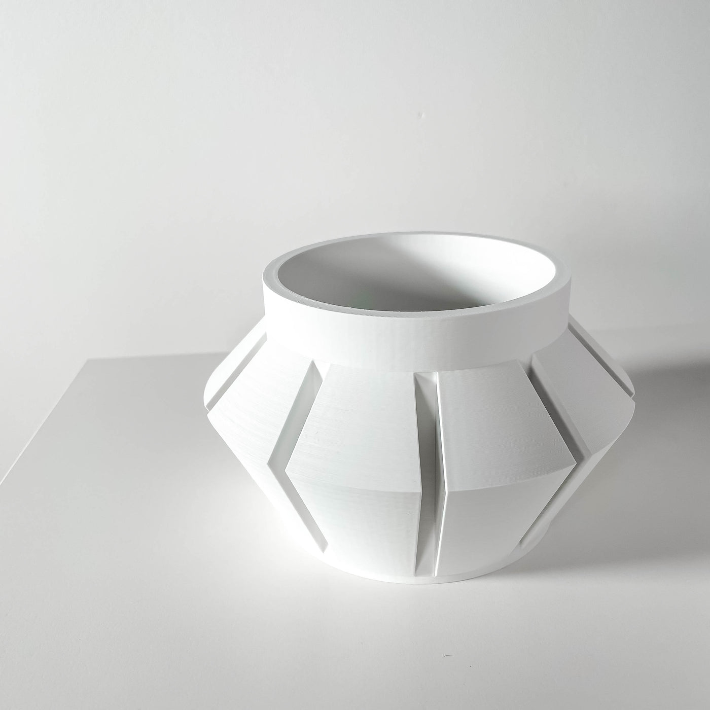 Erno flowing texture indoor planter, product view 5