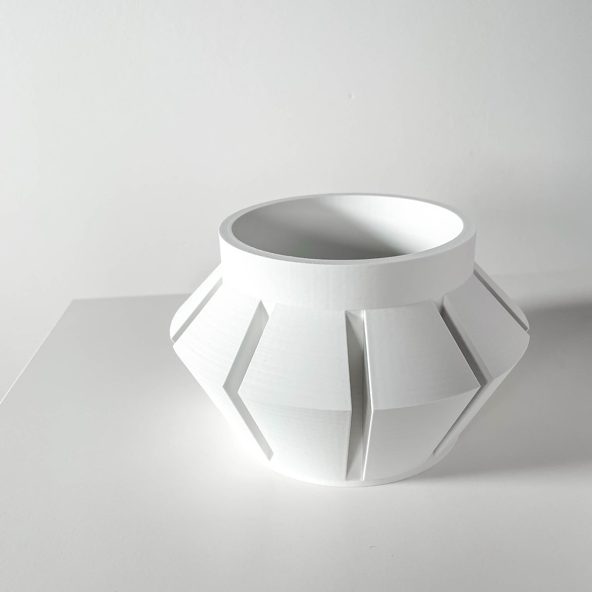 Erno flowing texture indoor planter, product view 5