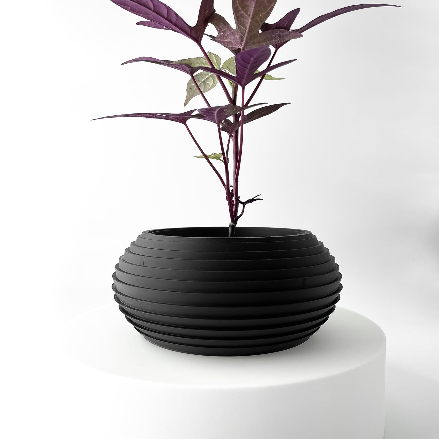 Frons ribbed indoor planter, product view 1