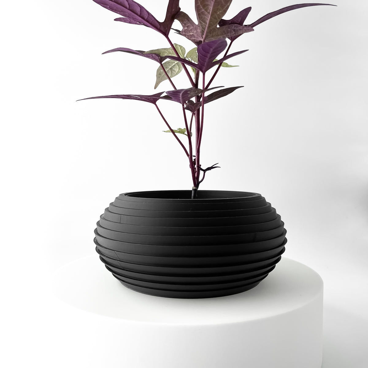 Frons ribbed indoor planter, product view 1