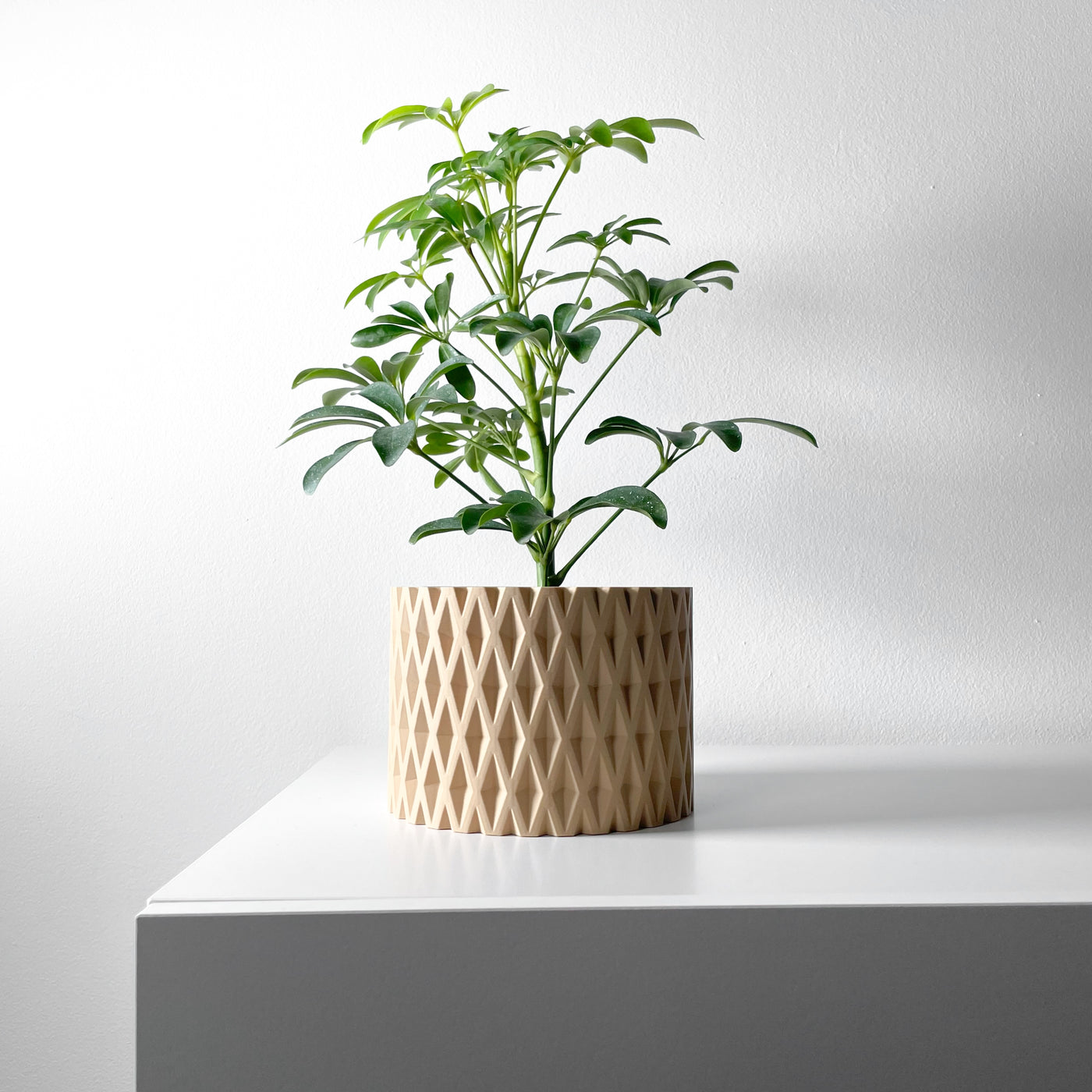Grivan woven texture indoor planter, product view 1