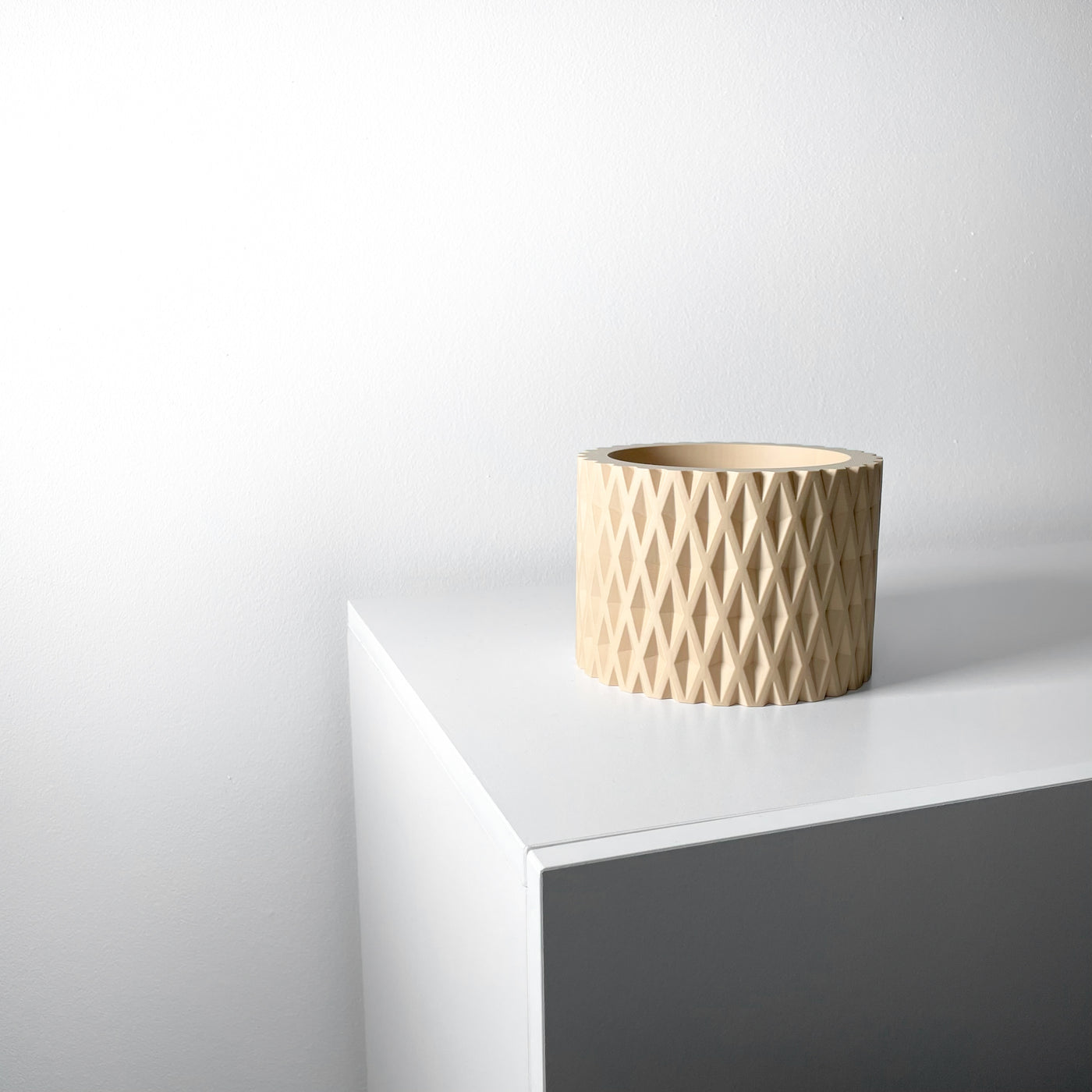 Grivan woven texture indoor planter, product view 4