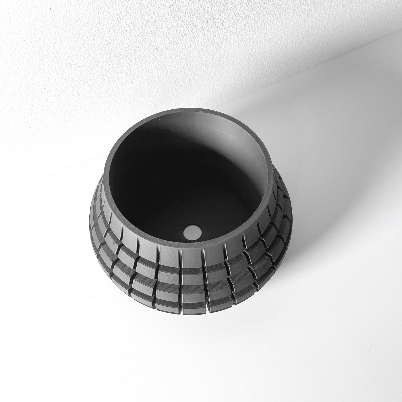 Ivane geometric indoor planter, product view 5