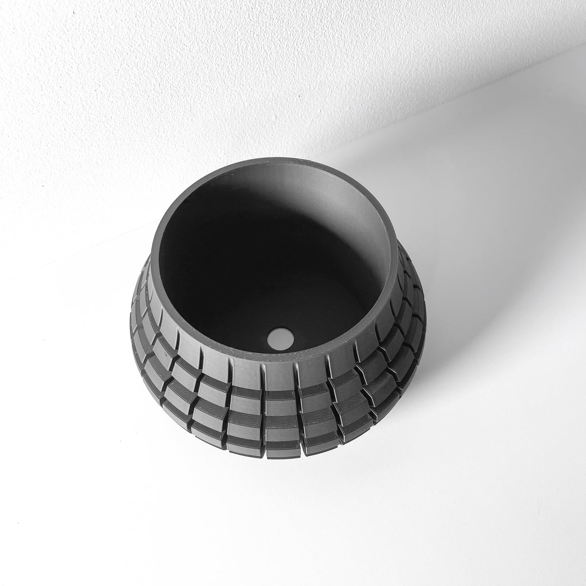 Ivane geometric indoor planter, product view 5