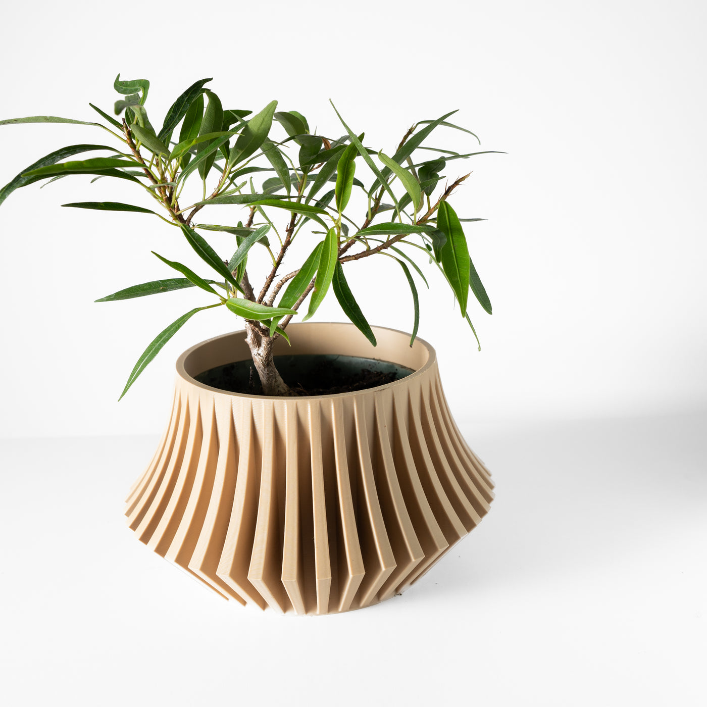 Jasen ribbed indoor planter, product view 3