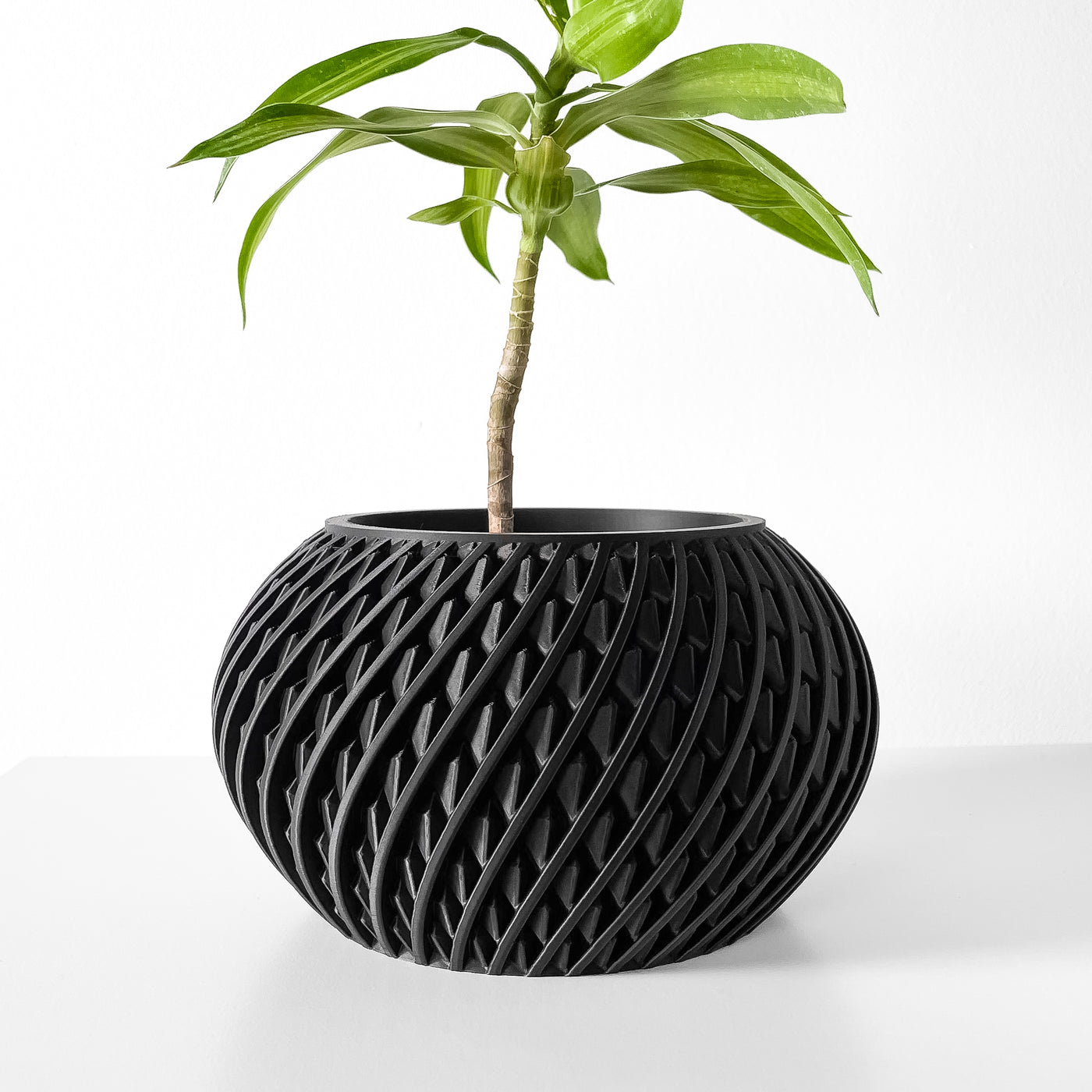 Kio geometric indoor planter, product view 2