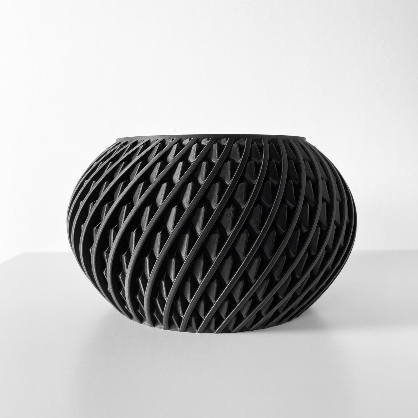 Kio geometric indoor planter, product view 4