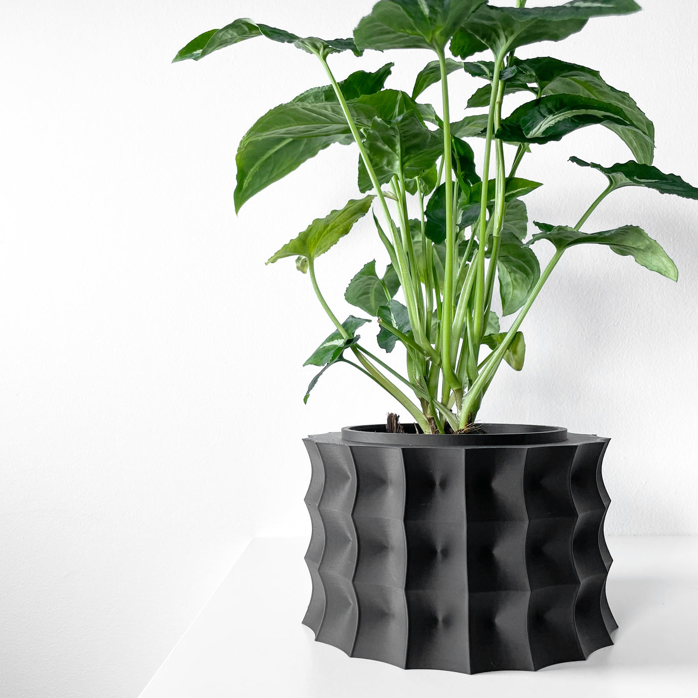 Kivern ribbed indoor planter, product view 2
