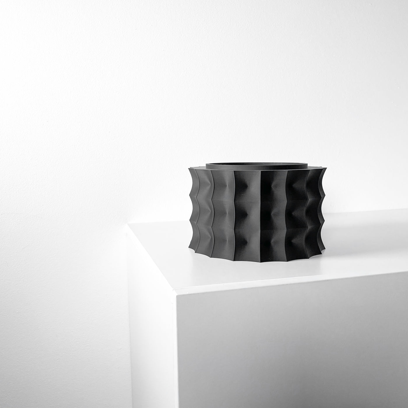 Kivern ribbed indoor planter, product view 3
