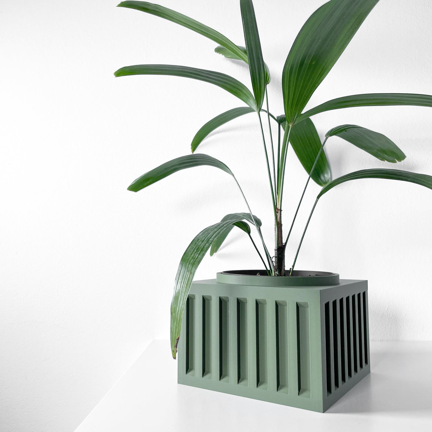 Larix ribbed indoor planter, product view 3
