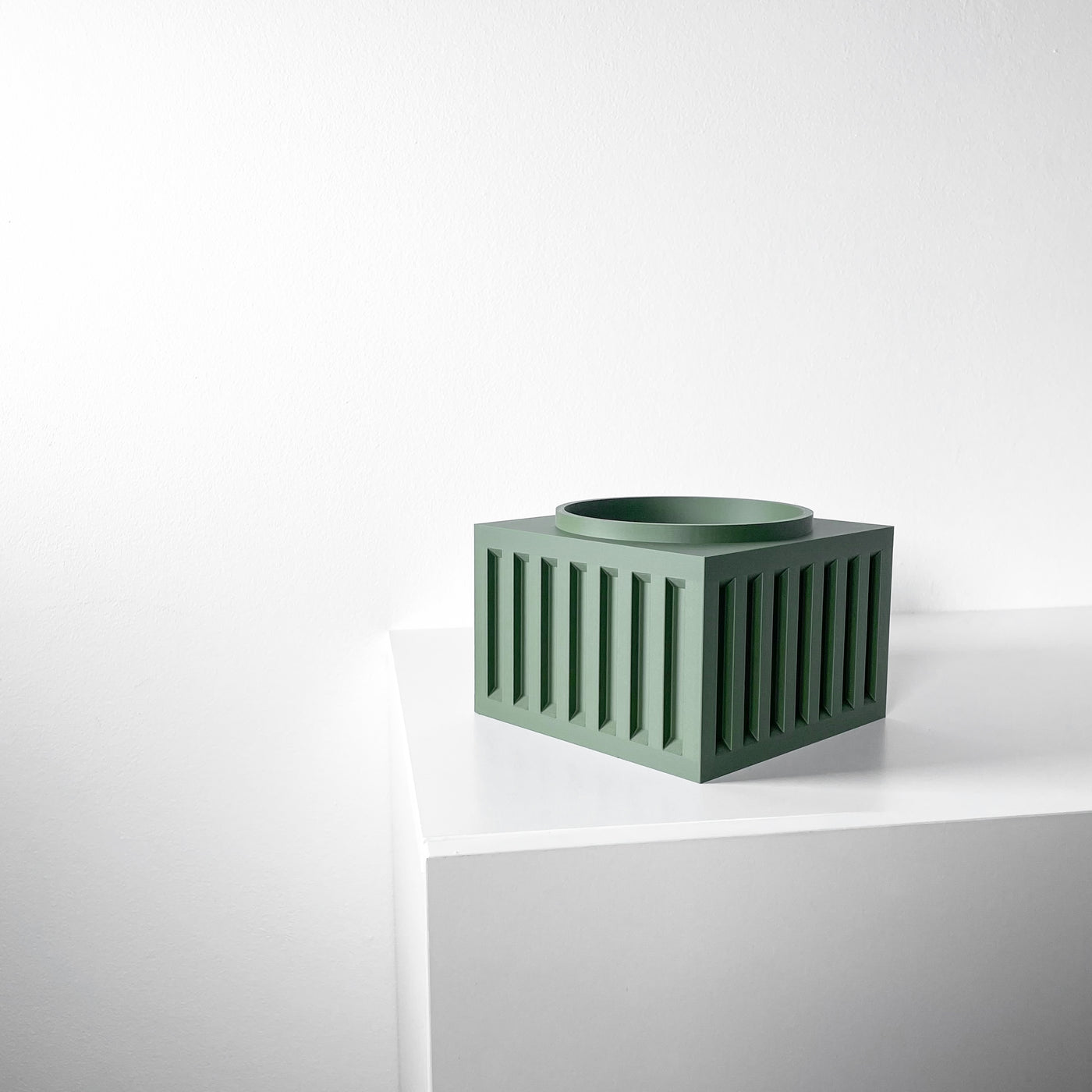 Larix ribbed indoor planter, product view 4