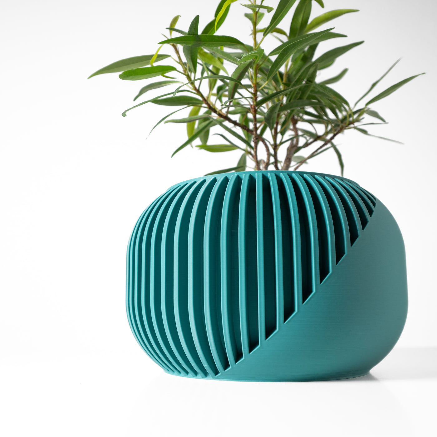 Narvo geometric indoor planter, product view 2
