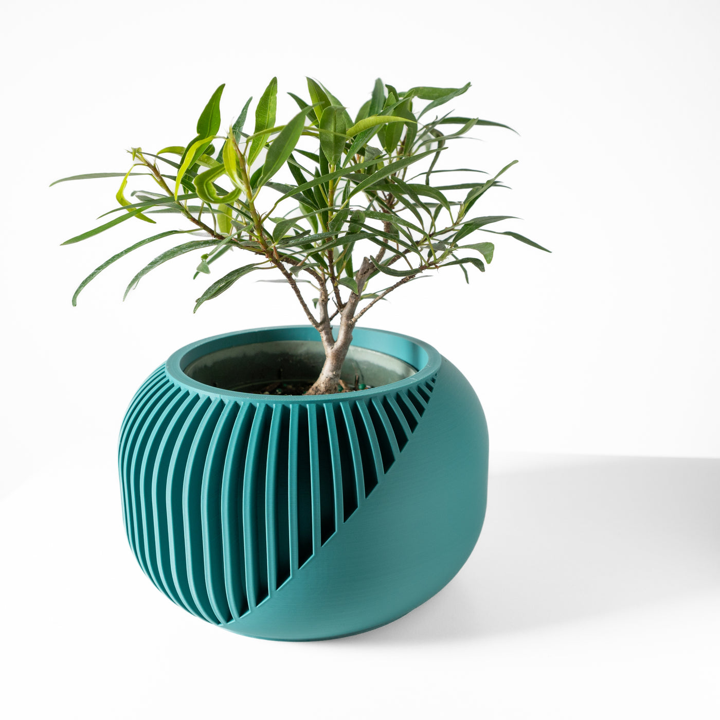 Narvo geometric indoor planter, product view 3