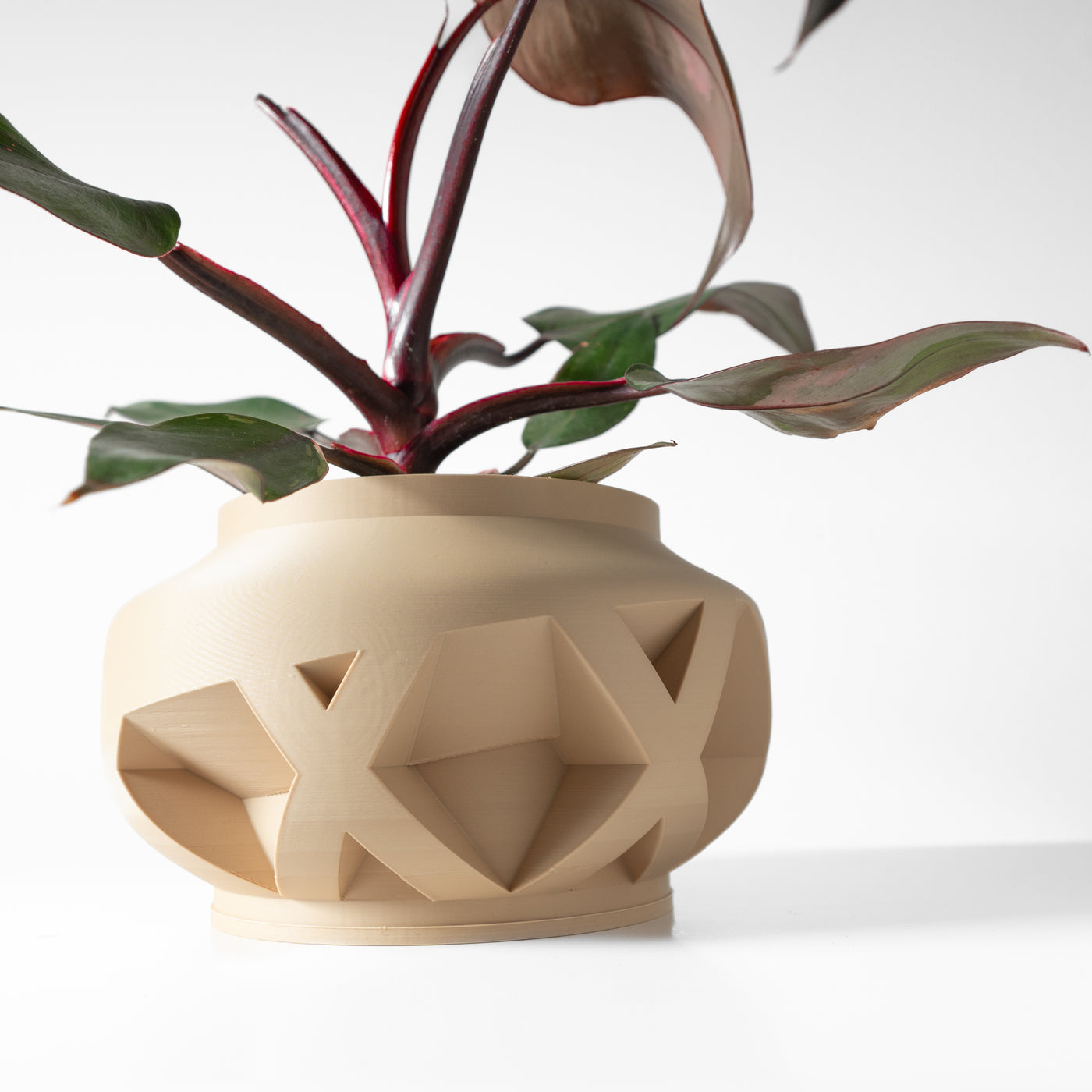 Nomio geometric indoor planter, product view 1