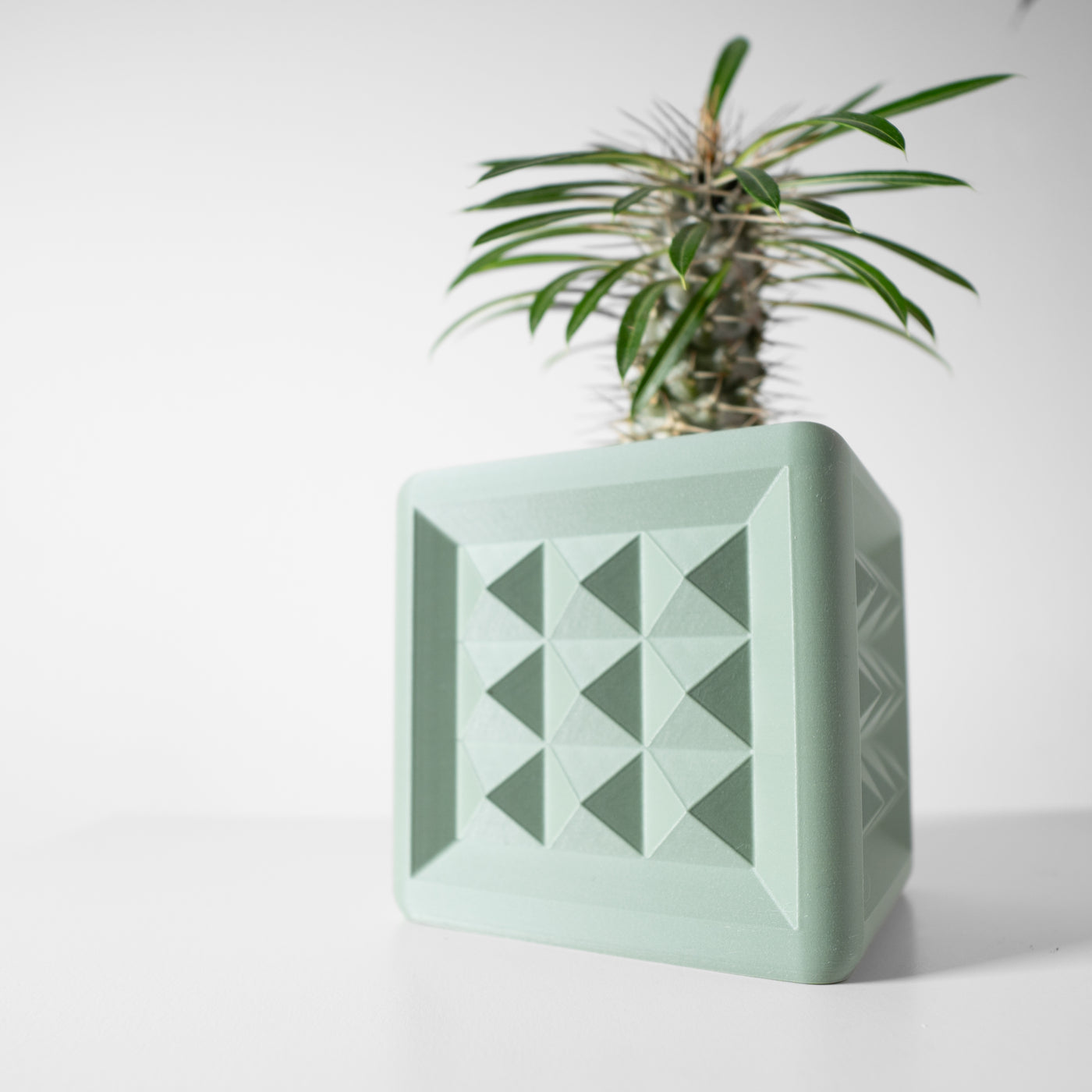 Novo square square indoor planter, product view 2