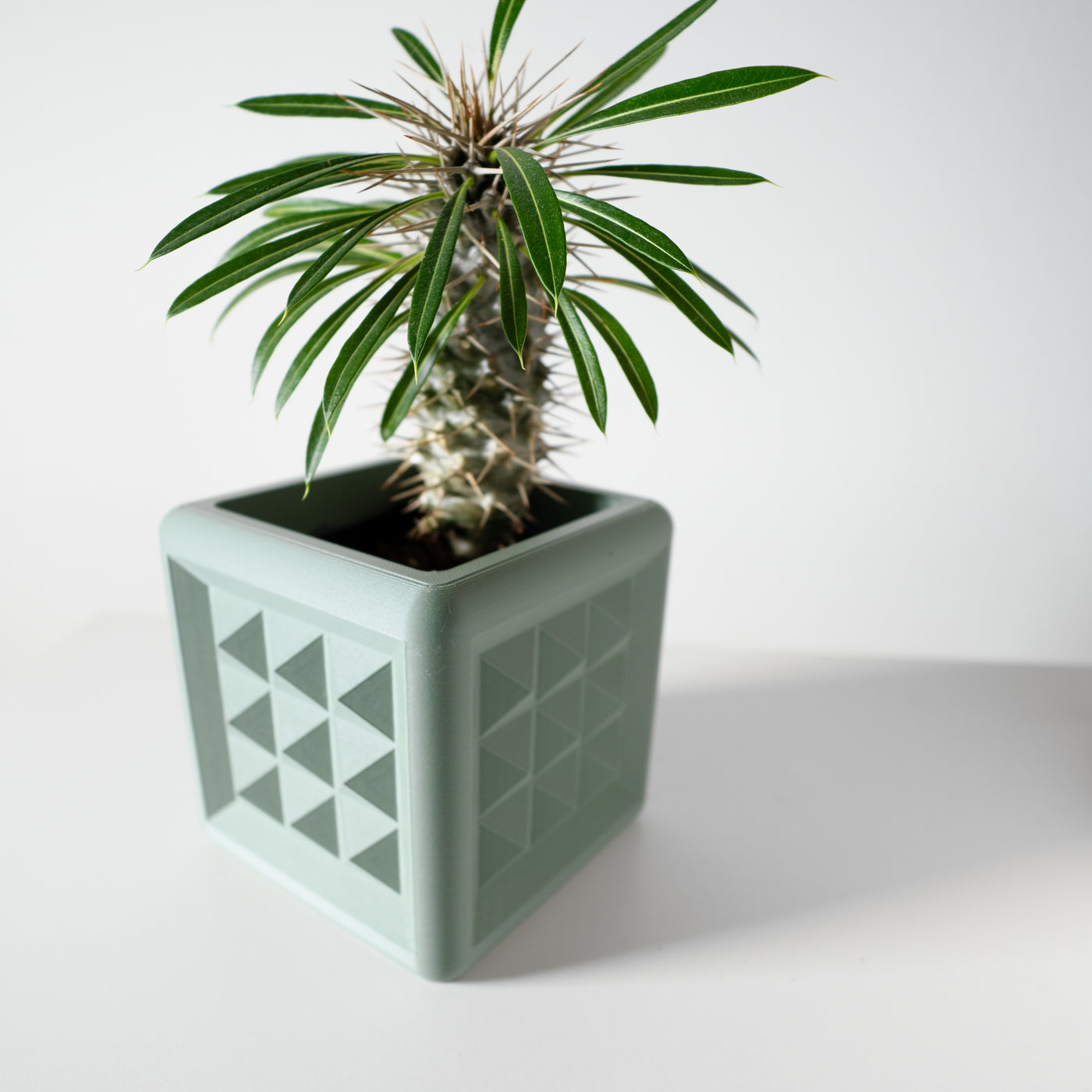 Novo square square indoor planter, product view 3
