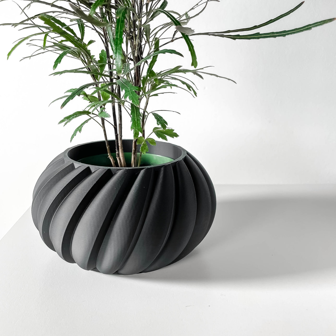 Oro spiral indoor planter, product view 2
