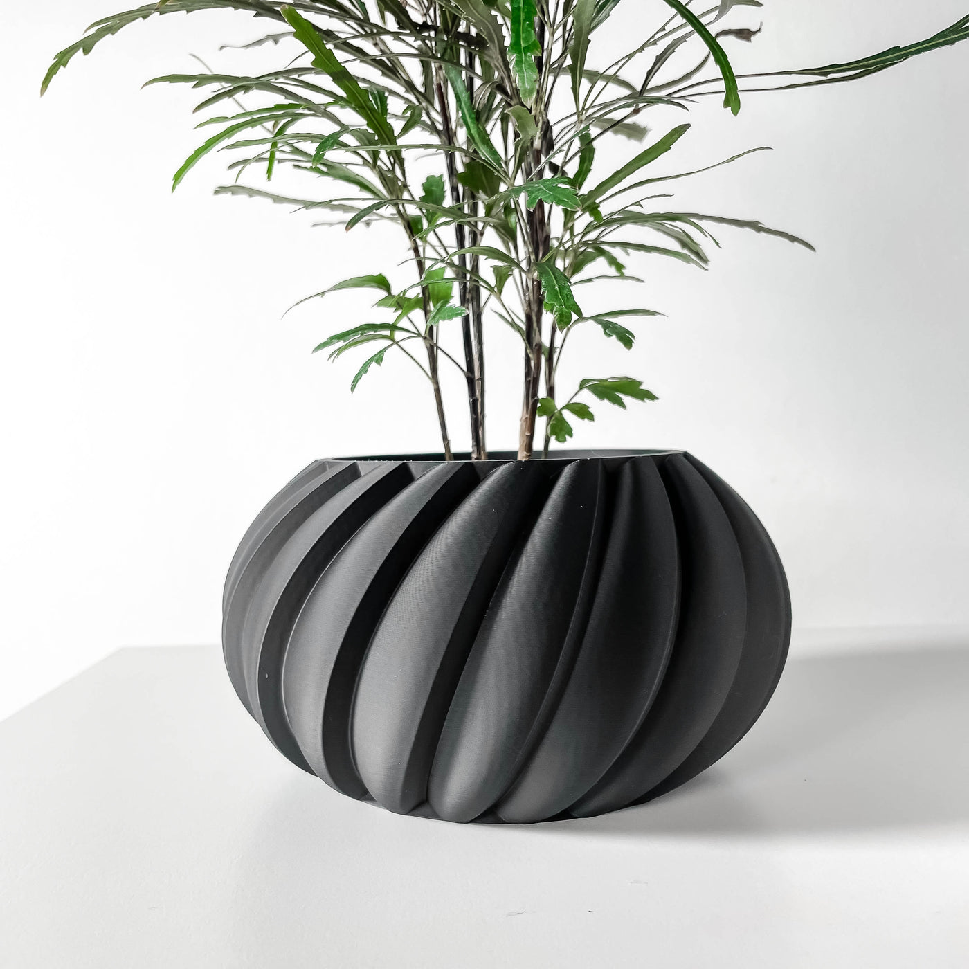 Oro spiral indoor planter, product view 3