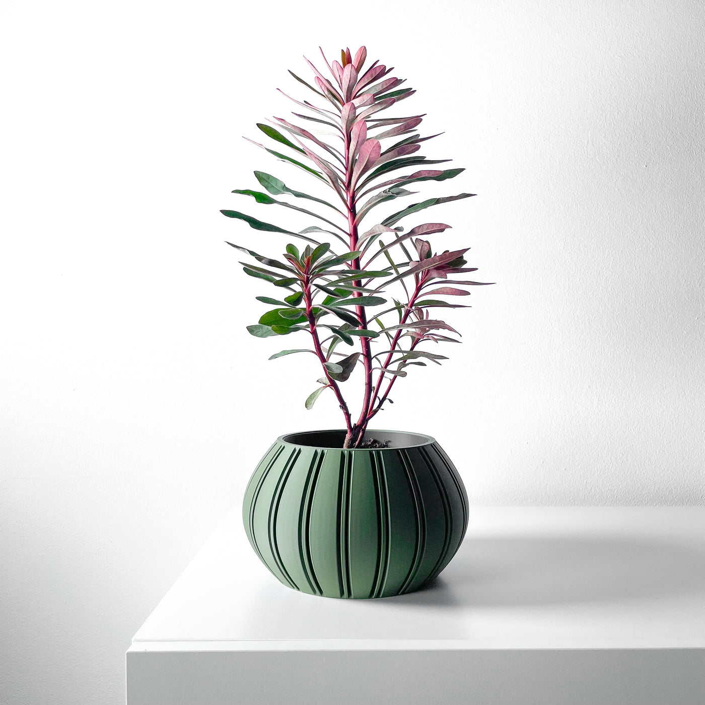 Ovire ribbed indoor planter, product view 1
