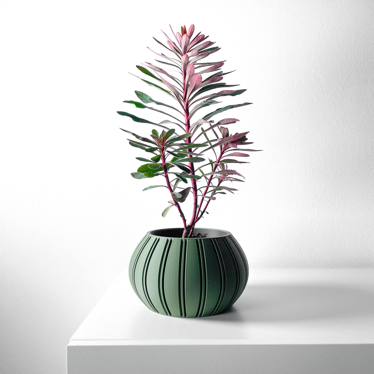 Ovire ribbed indoor planter, product view 1
