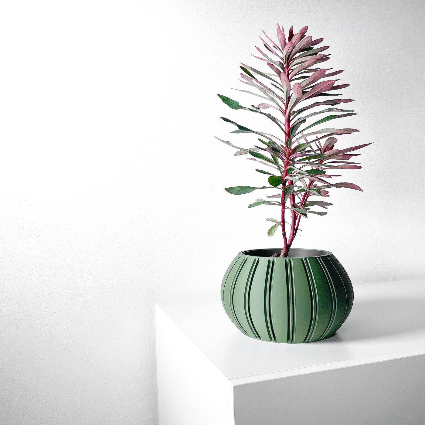 Ovire ribbed indoor planter, product view 2