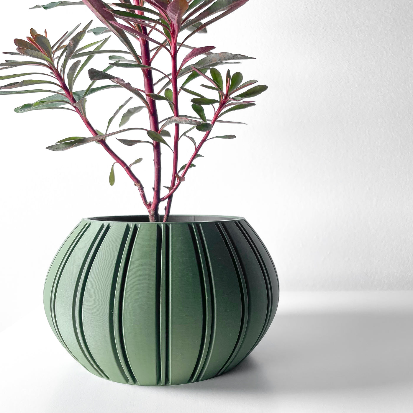 Ovire ribbed indoor planter, product view 3