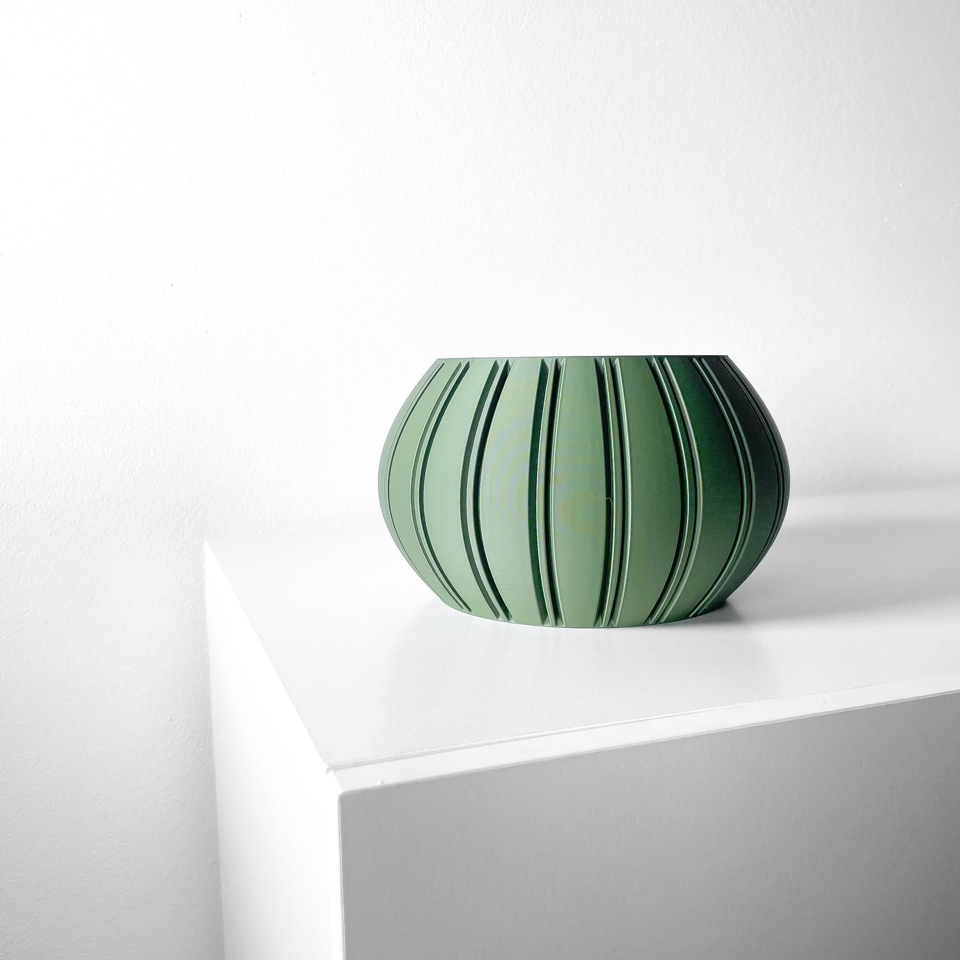 Ovire ribbed indoor planter, product view 4