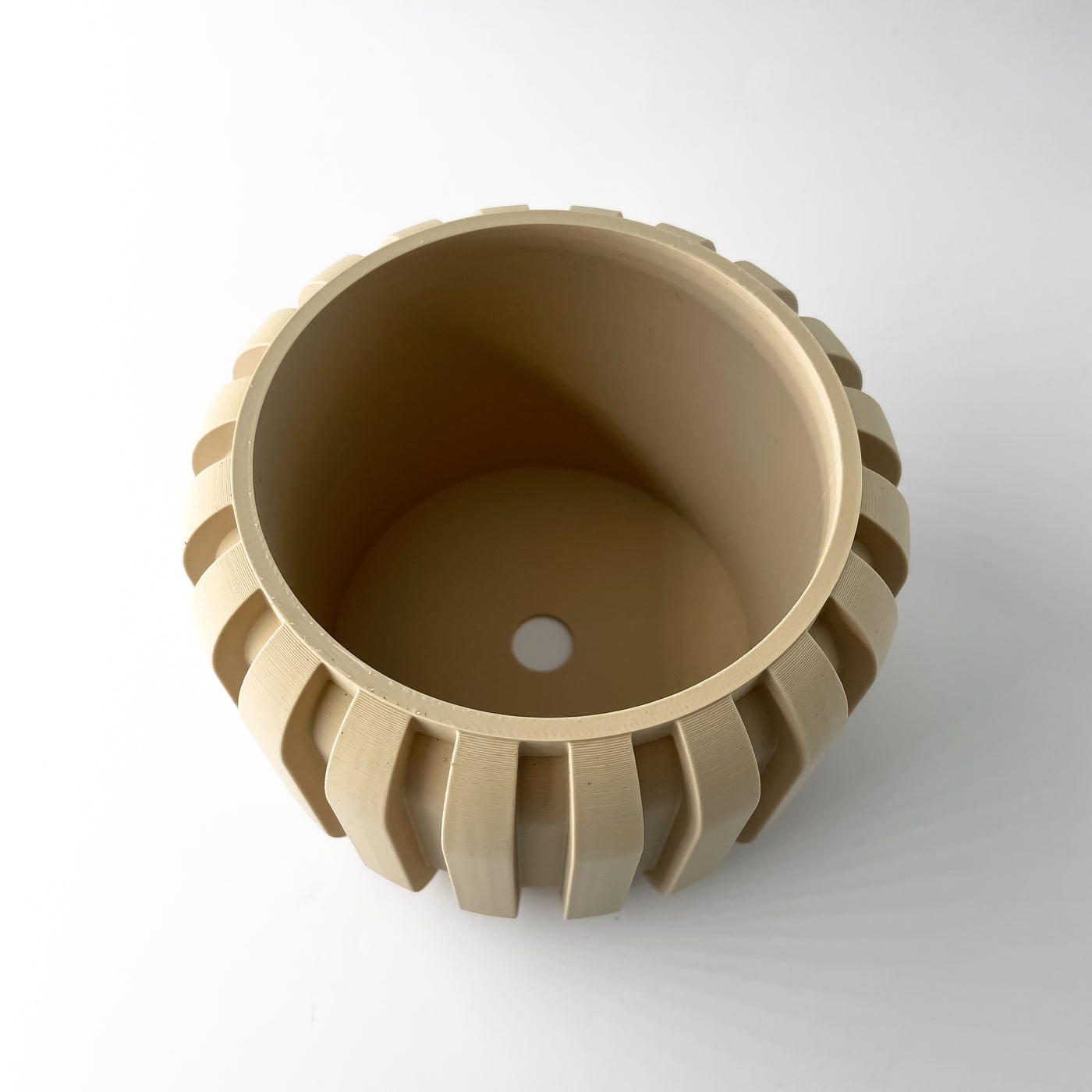 Panu sculptural indoor planter, product view 4