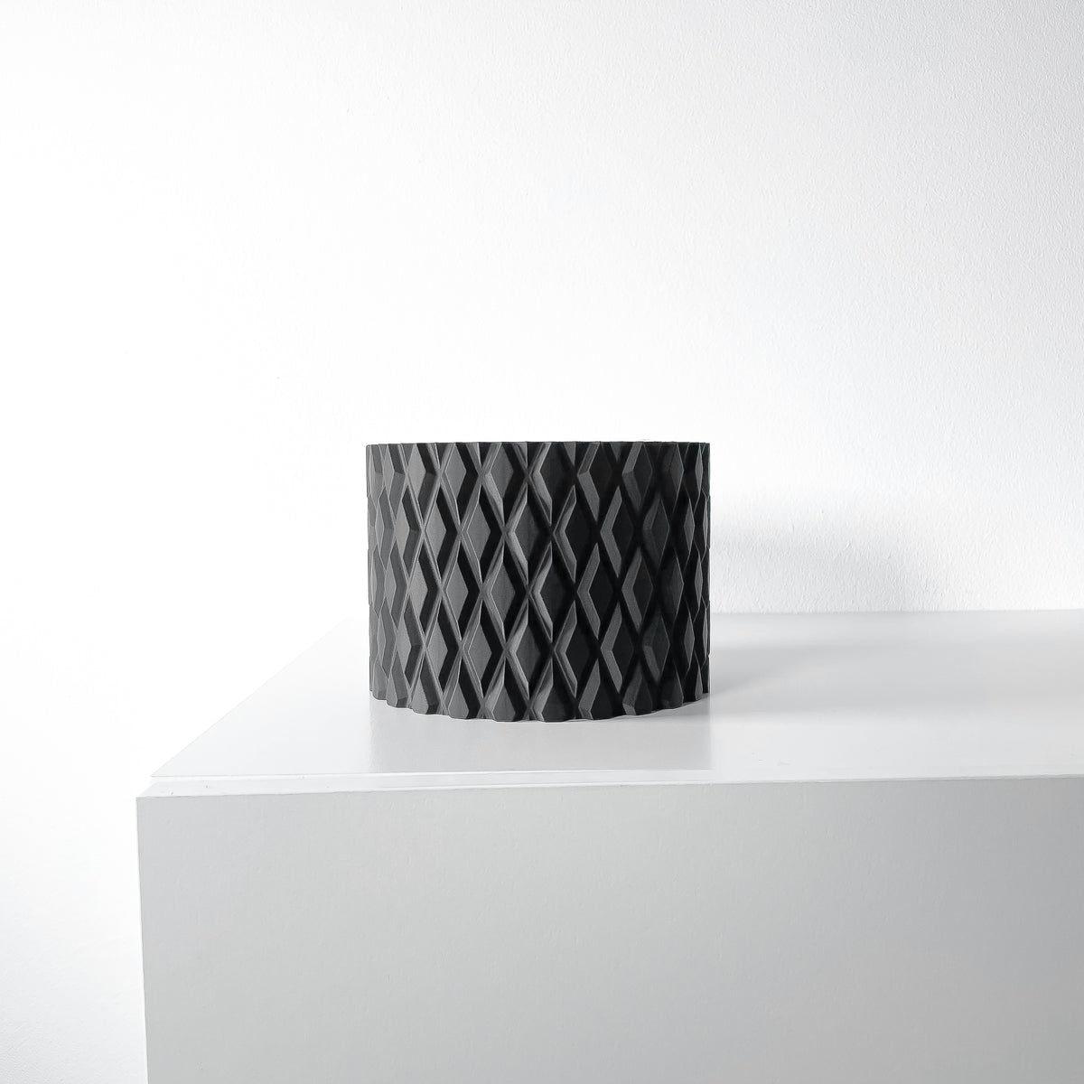 Pexil woven texture indoor planter, product view 4