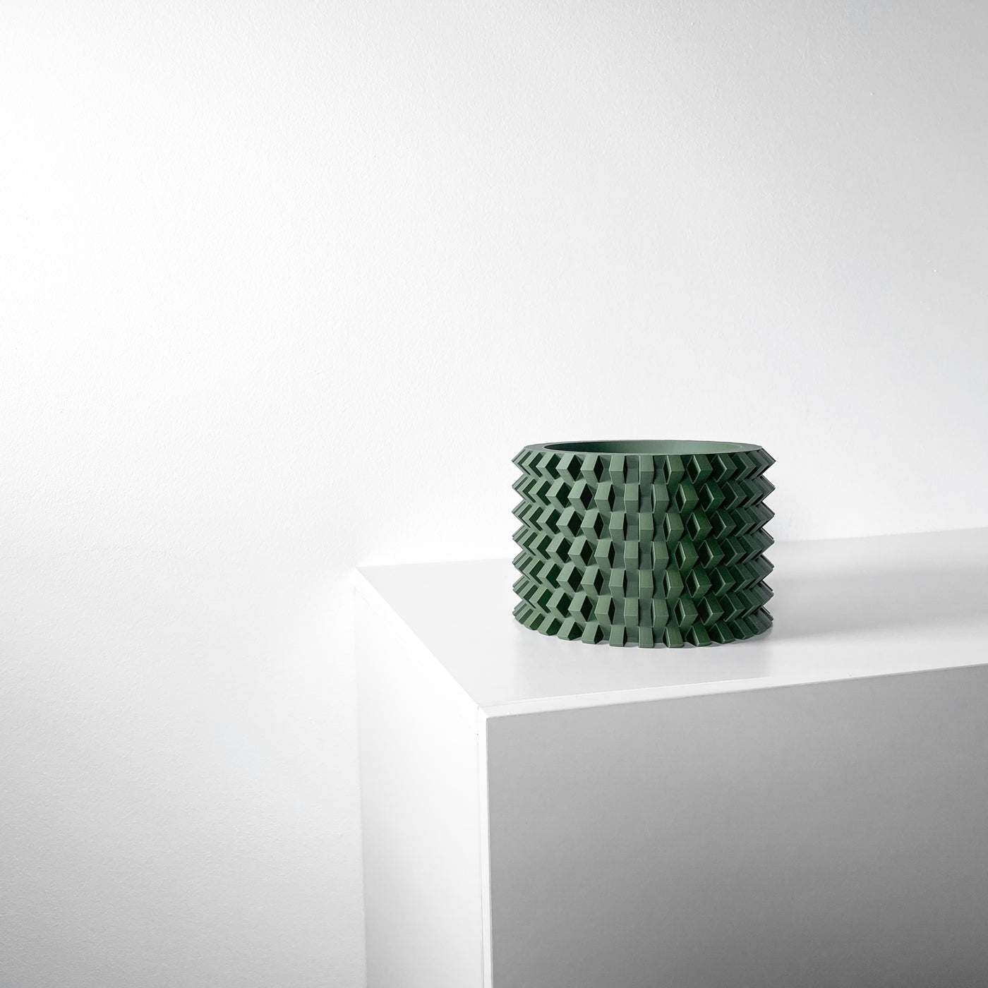 Rilvo geometric indoor planter, product view 5