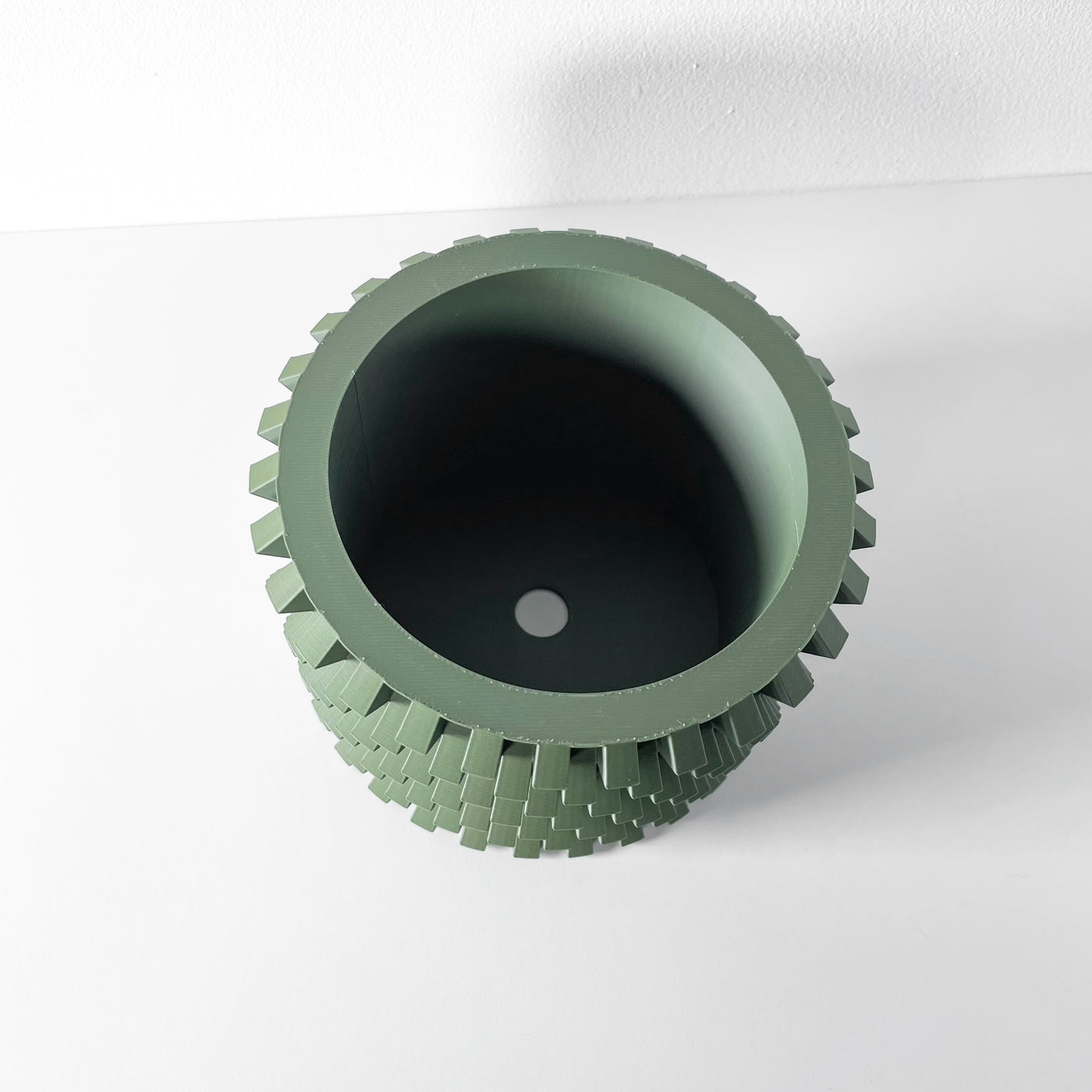 Rilvo geometric indoor planter, product view 6