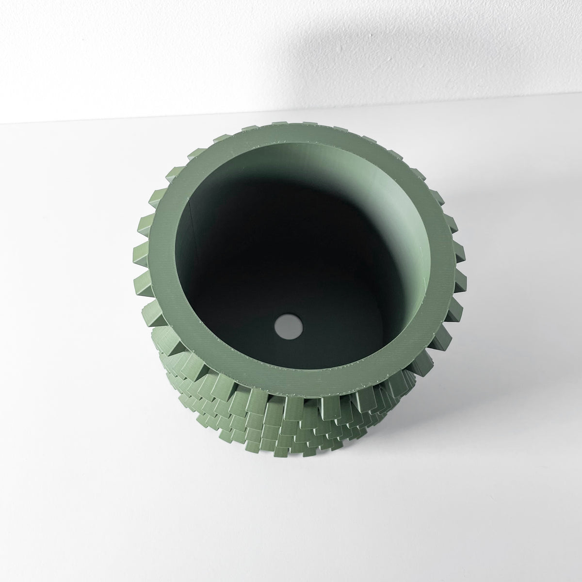 Rilvo geometric indoor planter, product view 6