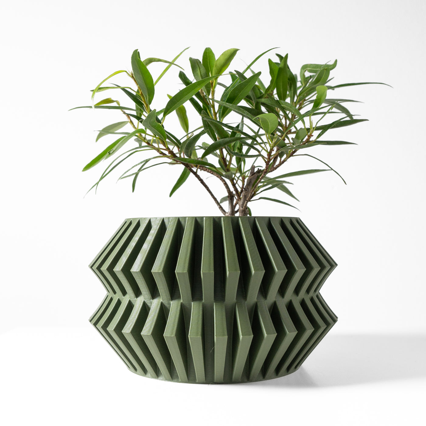 Risae geometric indoor planter, product view 1