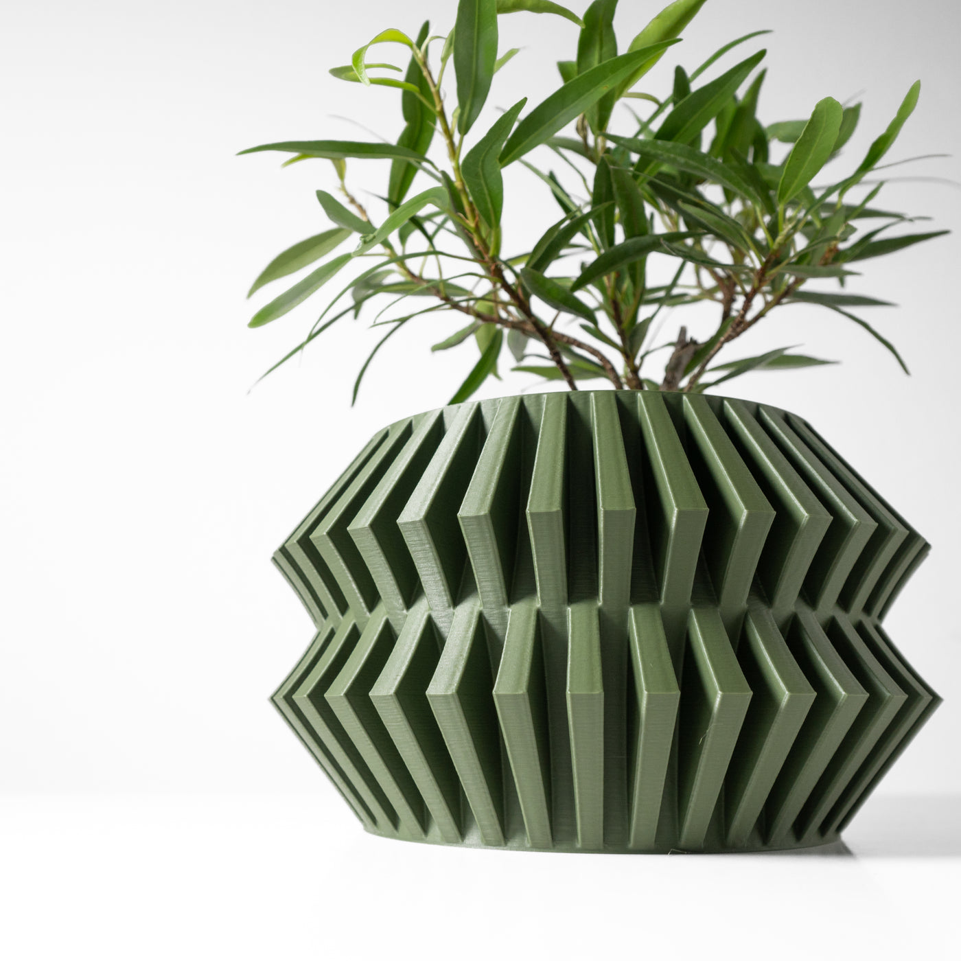 Risae geometric indoor planter, product view 2