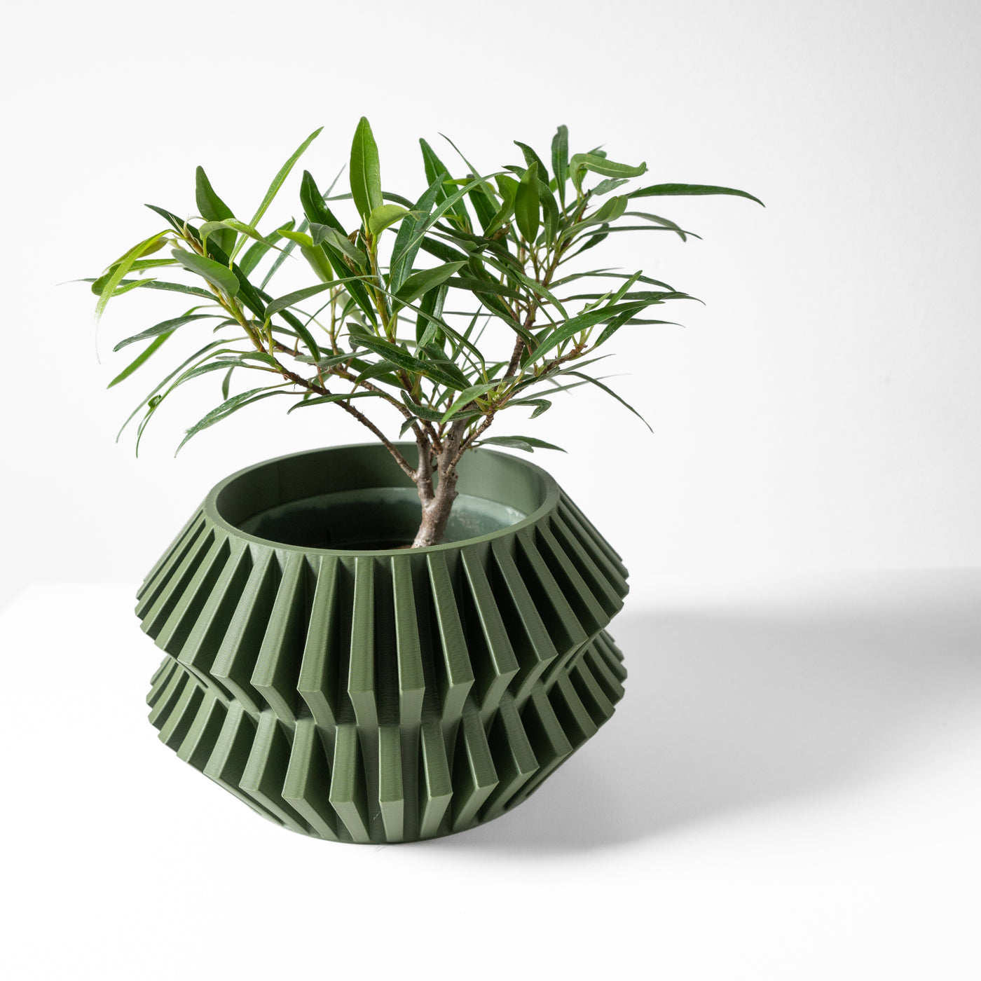 Risae geometric indoor planter, product view 3
