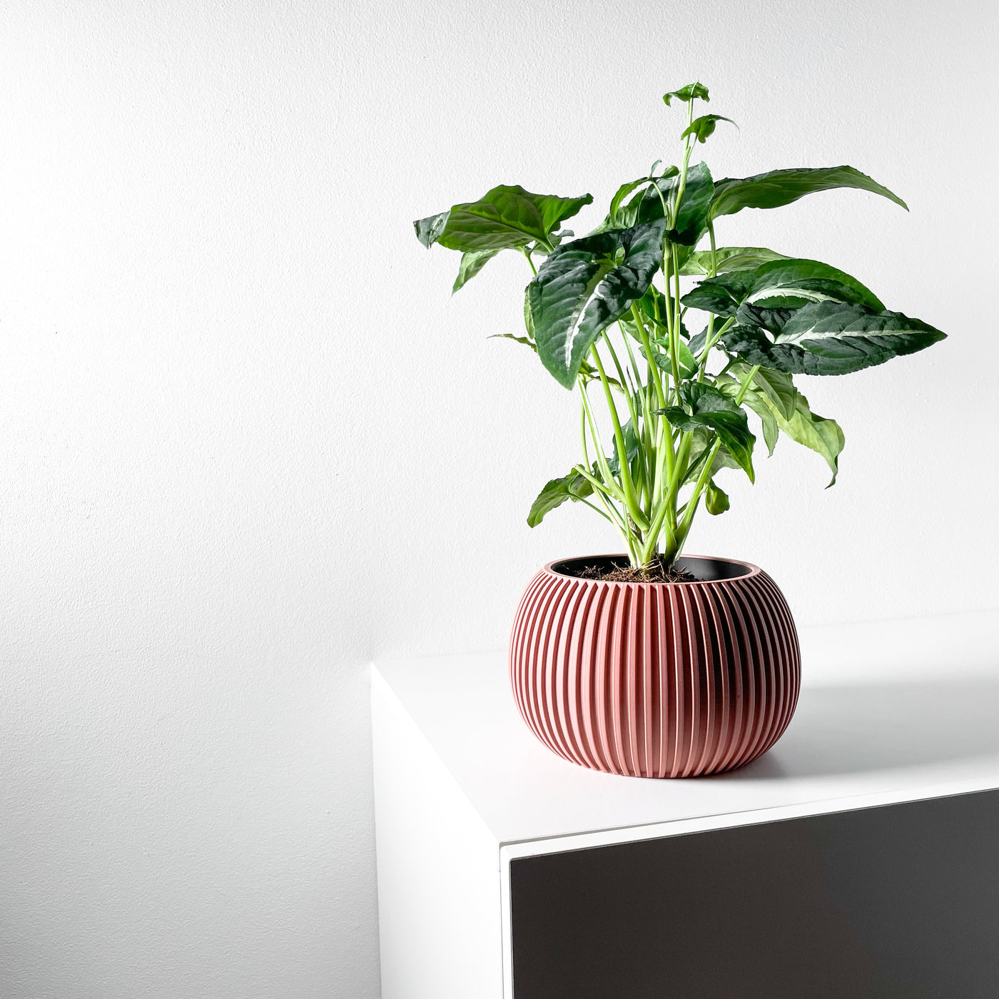 Surno ribbed indoor planter, product view 1