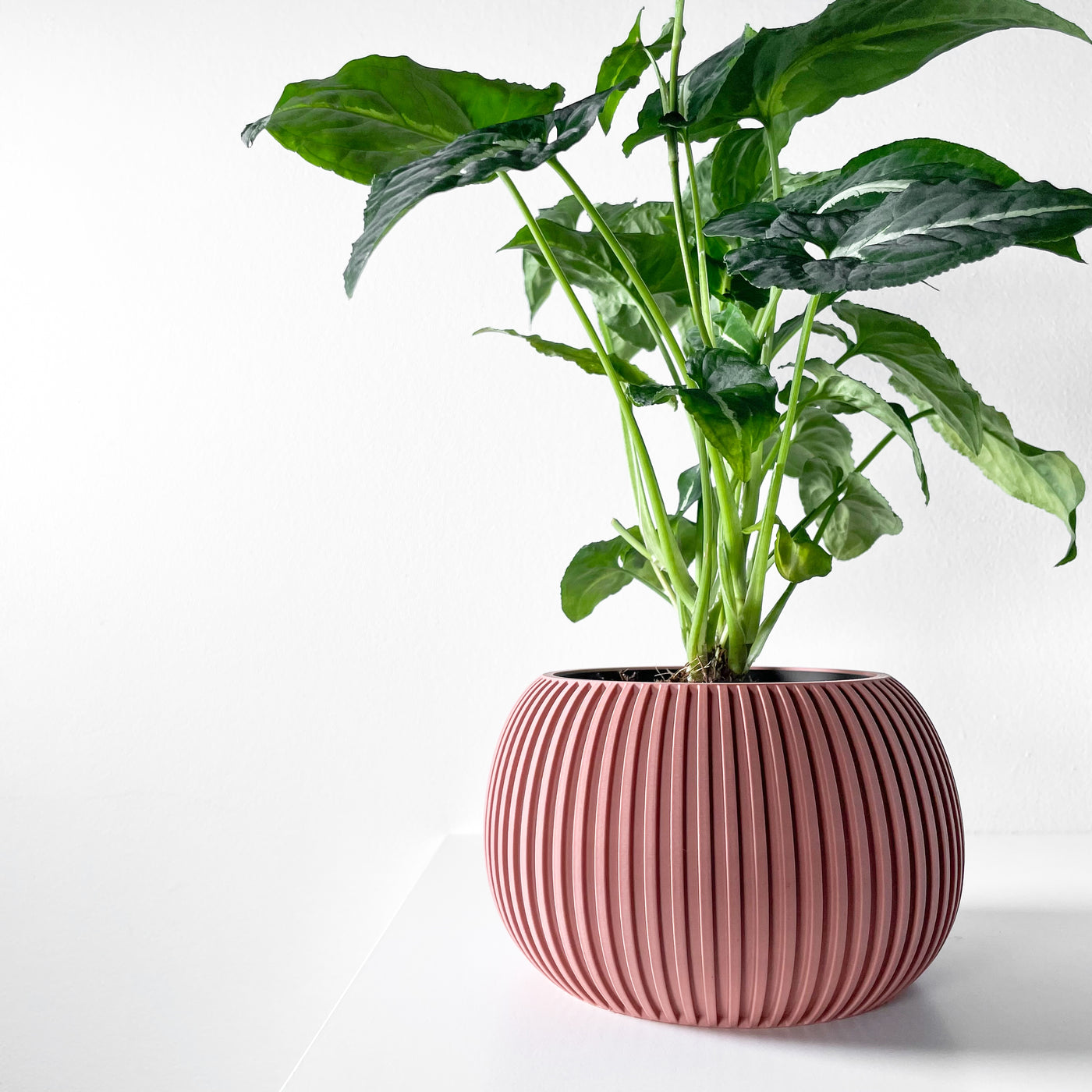 Surno ribbed indoor planter, product view 2