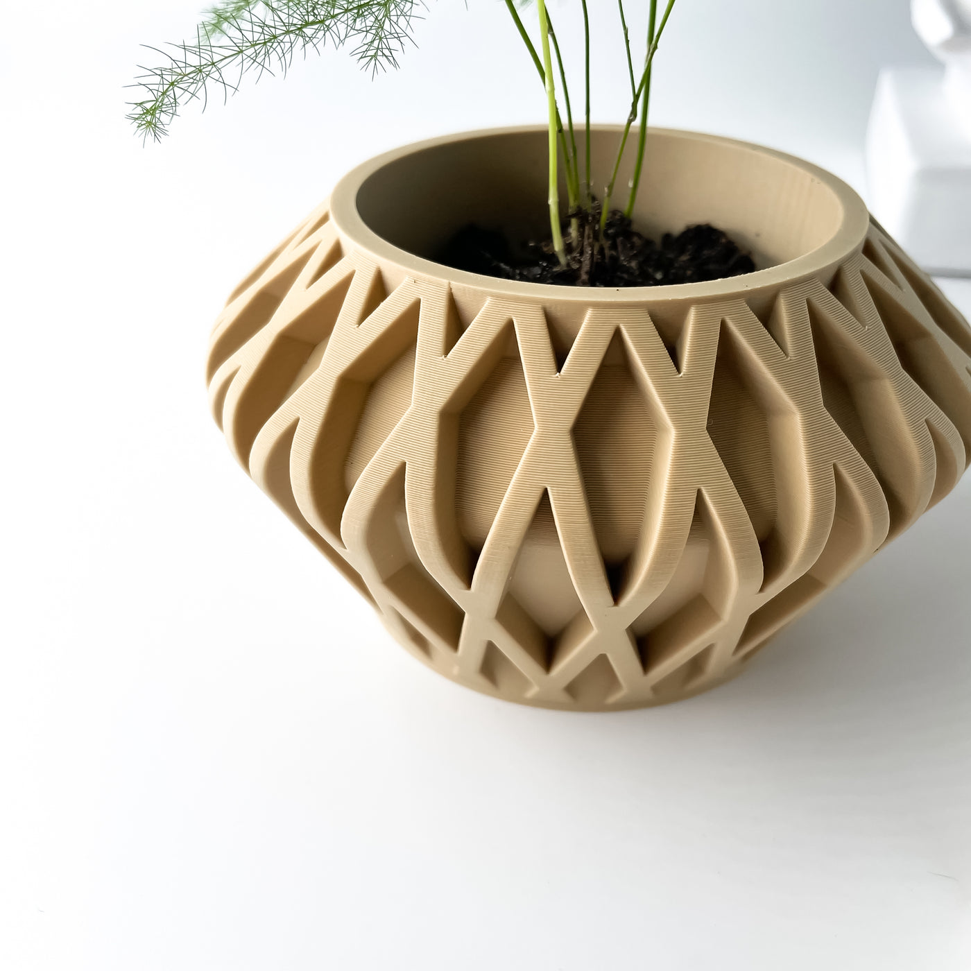 Suvan spiral indoor planter, product view 4