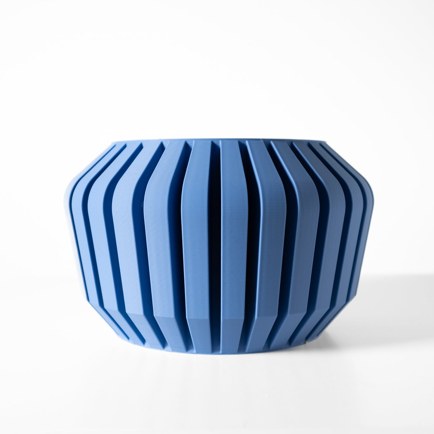 Vaki ribbed indoor planter, product view 4