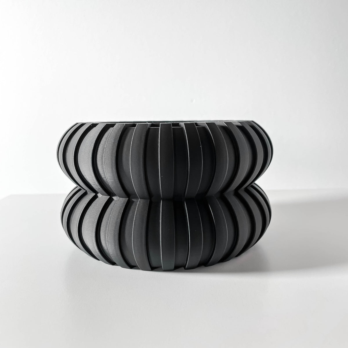 Wali flowing texture indoor planter, product view 4