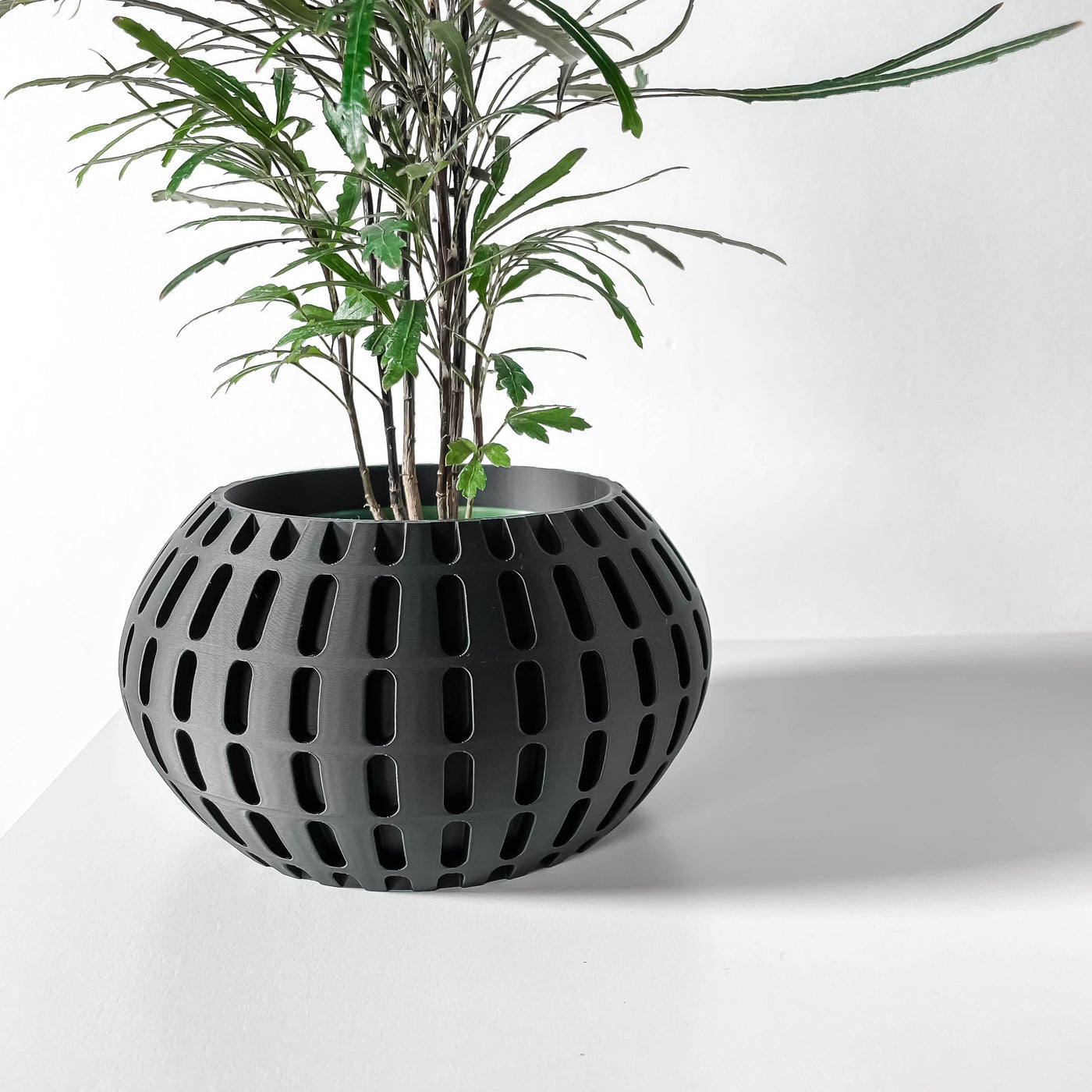 Xander geometric indoor planter, product view 2