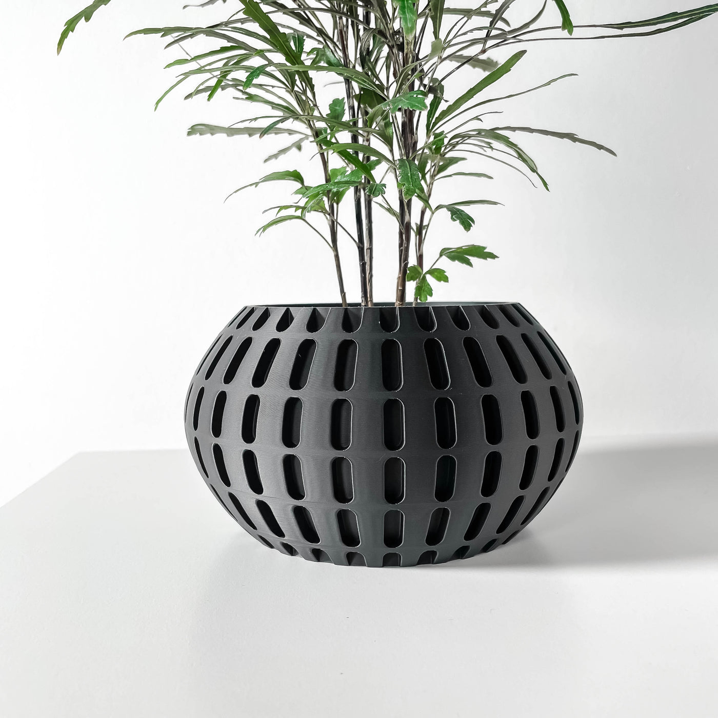 Xander geometric indoor planter, product view 3
