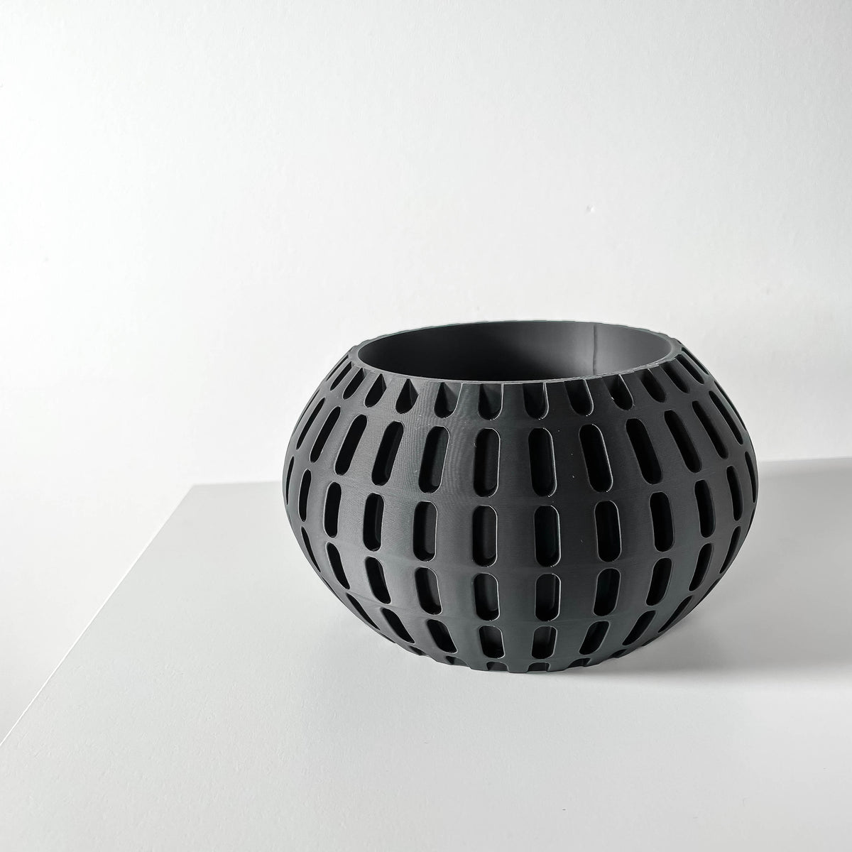 Xander geometric indoor planter, product view 5