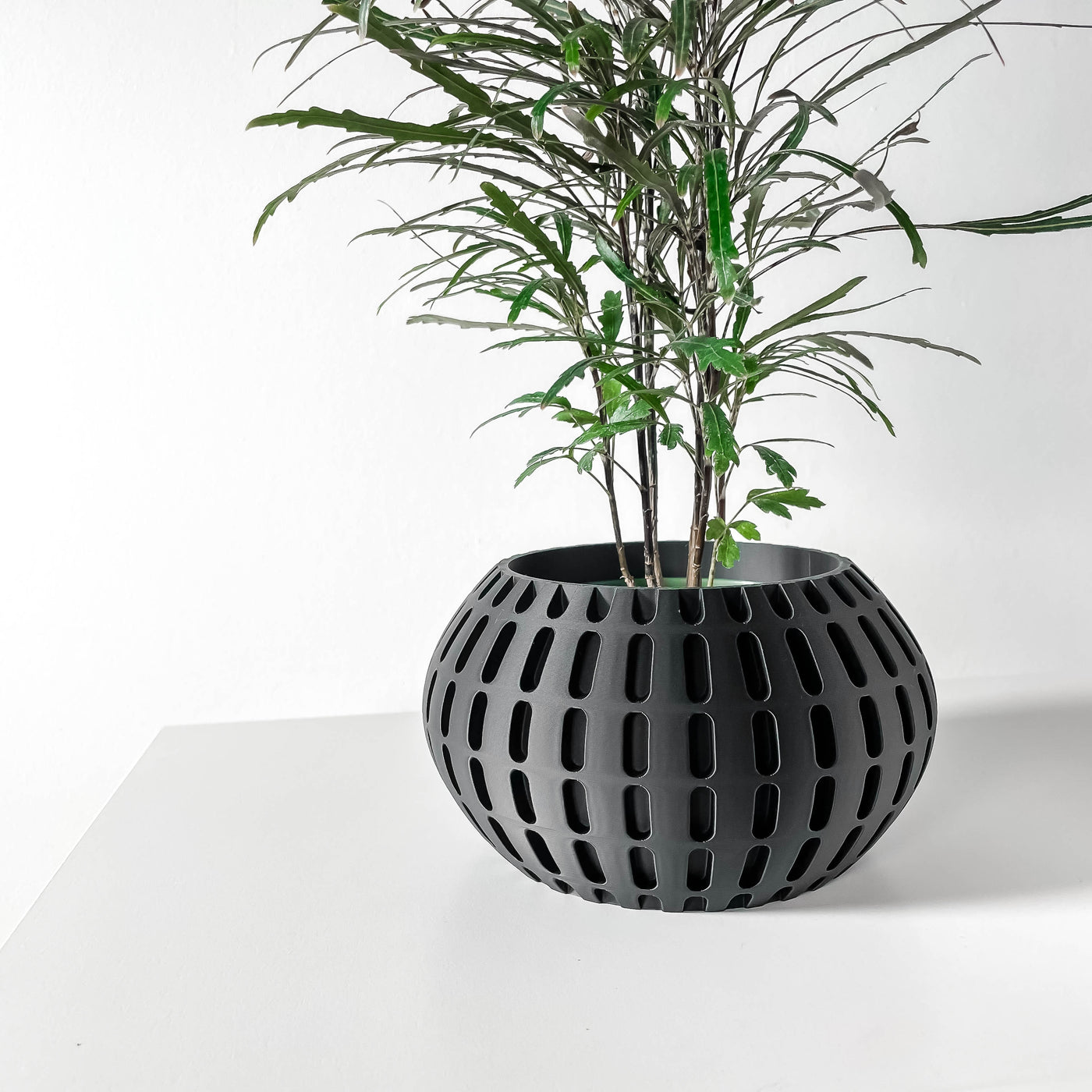 Xander geometric indoor planter, product view 1