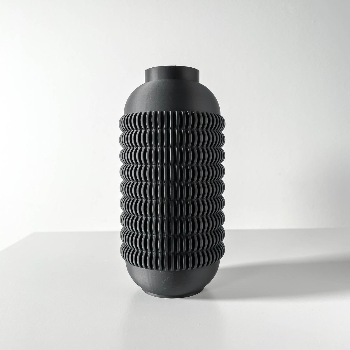 Juny textured vase in black, product view