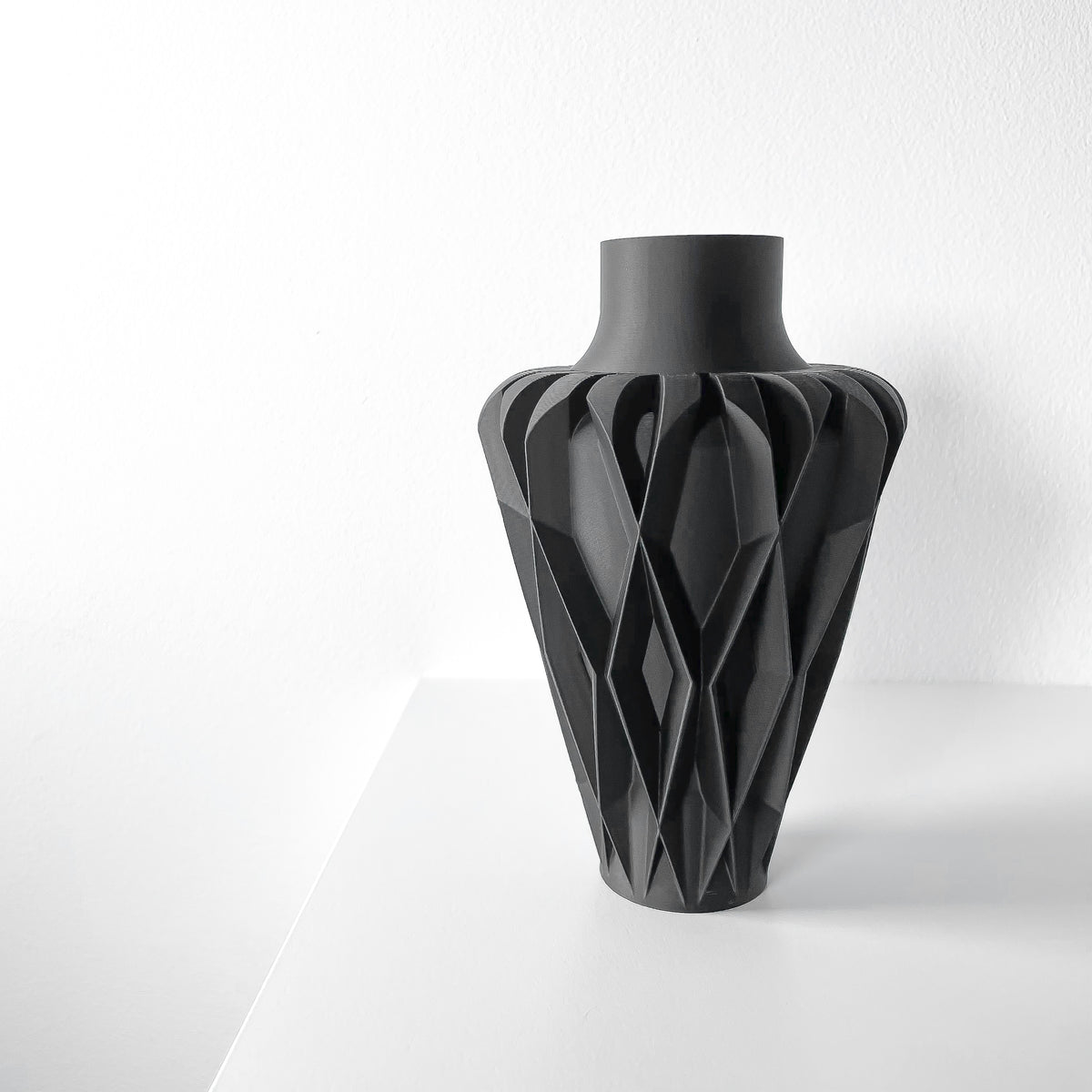 Lunor geometric vase for flowers, product view 2